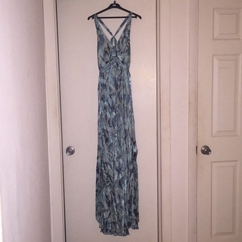 BCBGMaxAzria sleeveless light blue gown size US 4